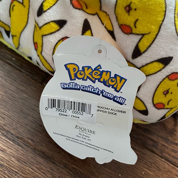 Pokémon Pikachu Slippers Unisex - Picture 4 of 6